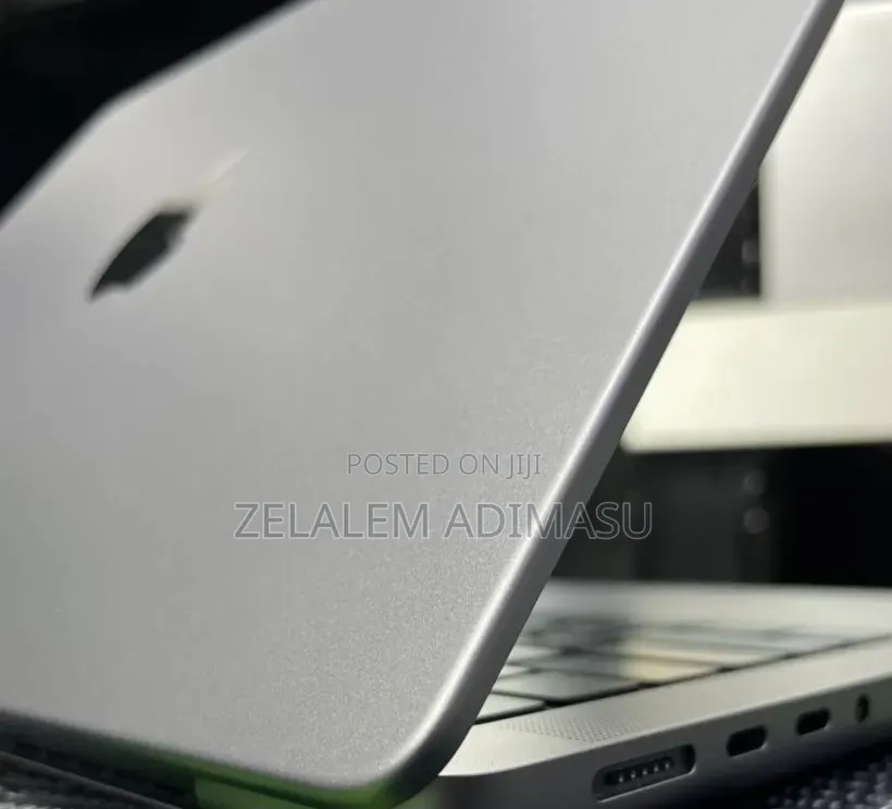 New Laptop Apple MacBook Pro 2023 M3 8GB Apple M3 SSD 512GB