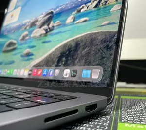 New Laptop Apple MacBook Pro 2023 M3 8GB Apple M3 SSD 512GB