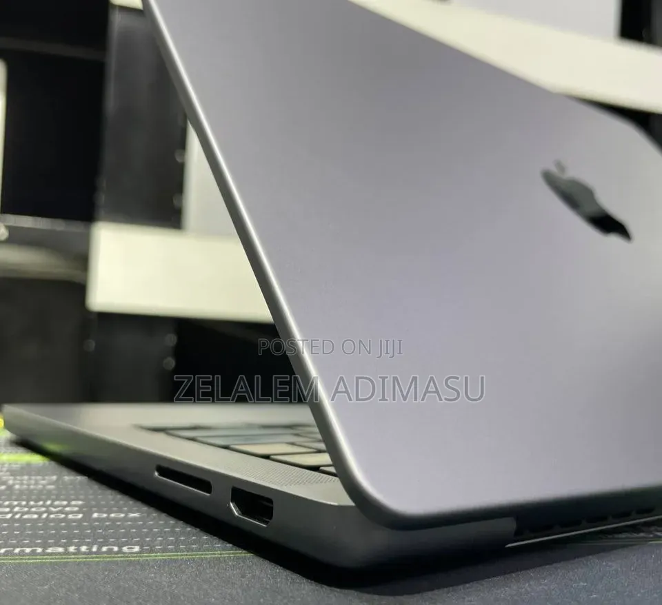 New Laptop Apple MacBook Pro 2023 M3 8GB Apple M3 SSD 512GB