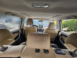 Toyota RAV4 LE 2021 White
