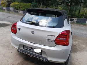 Suzuki Swift 2022 White