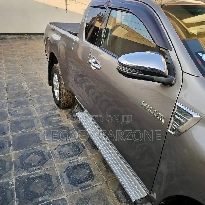 Toyota Hilux 2020 Gray