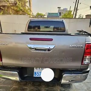 Toyota Hilux 2020 Gray