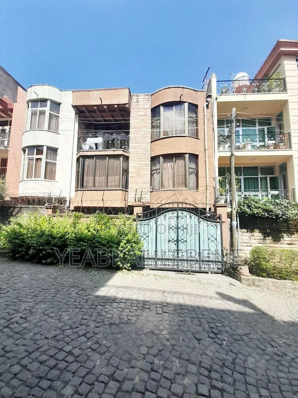 6bdrm House in Bole for sale