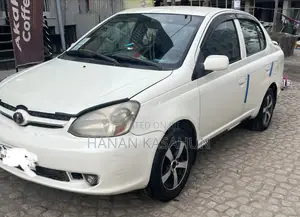 Toyota Platz 1.0 FWD 2004 White