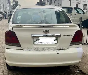 Toyota Platz 1.0 FWD 2004 White