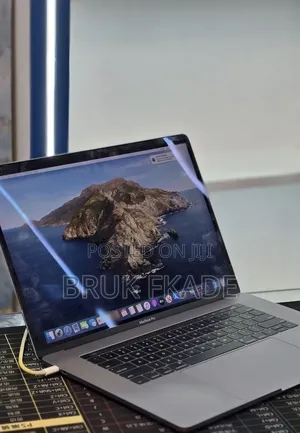 New Laptop Apple MacBook 2018 32GB Intel Core i7 SSD 1T