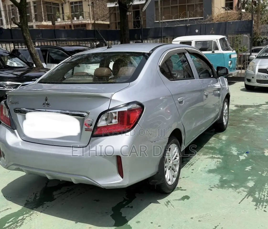 Mitsubishi Attrage 2021 Silver