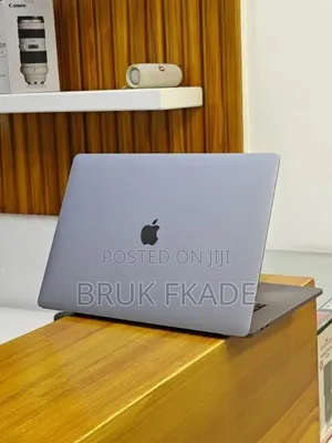 New Laptop Apple MacBook 2018 32GB Intel Core i9 SSD 2T