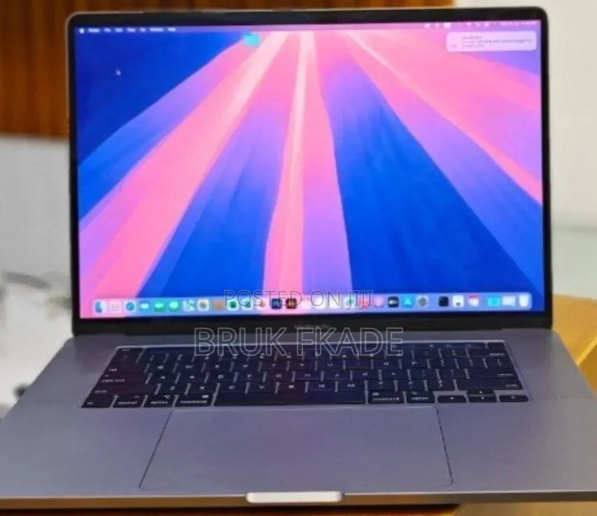 New Laptop Apple MacBook 2018 32GB Intel Core i9 SSD 2T
