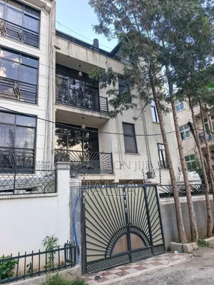 5bdrm House in የግል መኖሪያ, Nifas Silk-Lafto for sale