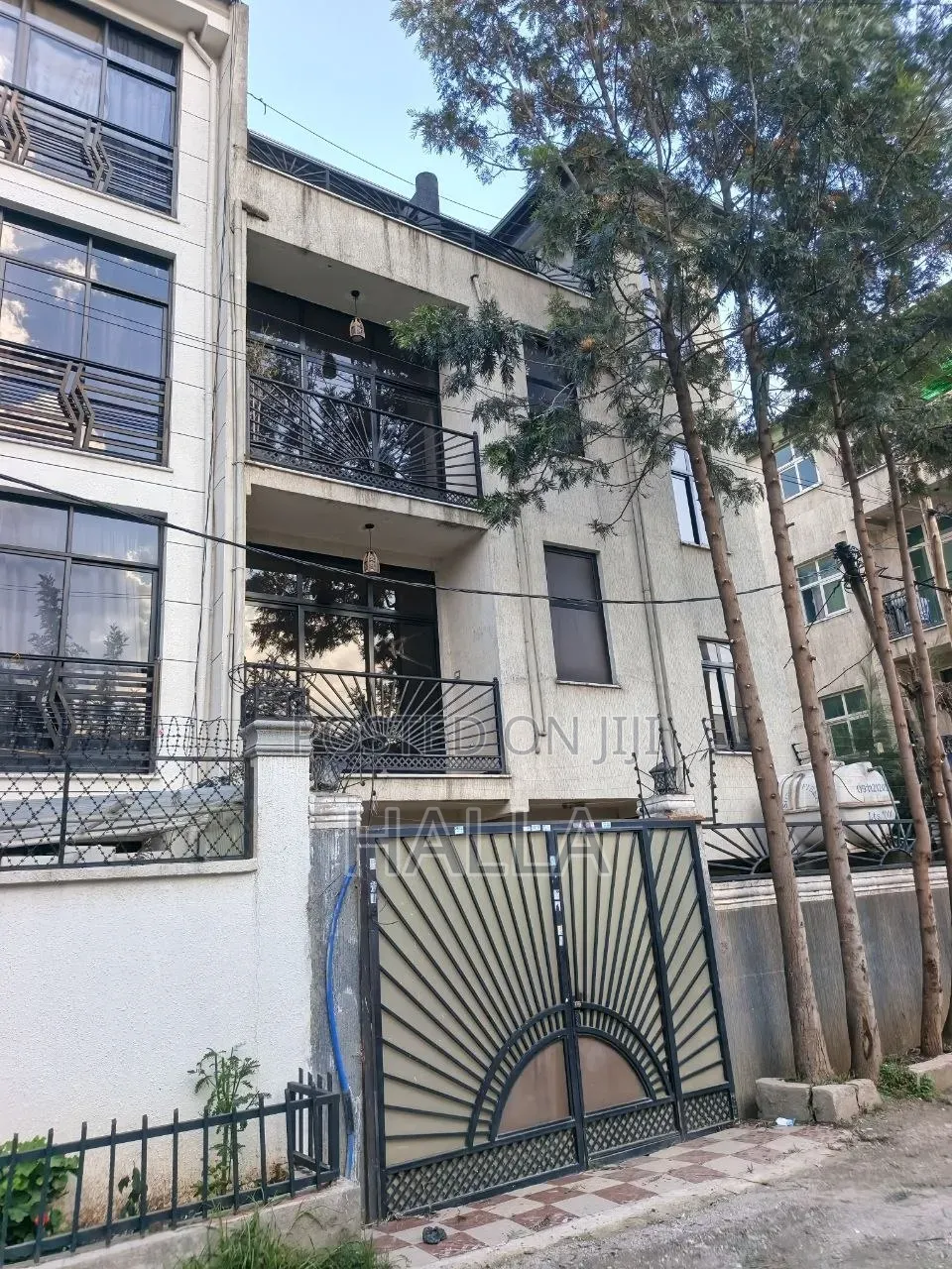 5bdrm House in የግል መኖሪያ, Nifas Silk-Lafto for sale