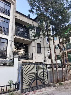 5bdrm House in የግል መኖሪያ, Nifas Silk-Lafto for sale
