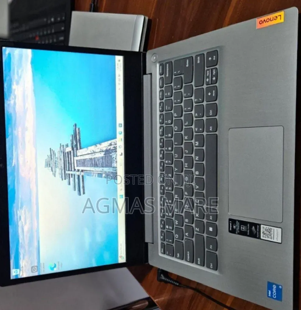 New Laptop Lenovo IdeaPad 300 8GB Intel Core i3 SSD 256GB