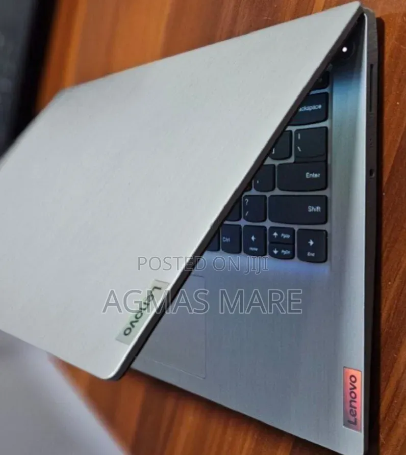 New Laptop Lenovo IdeaPad 300 8GB Intel Core i3 SSD 256GB