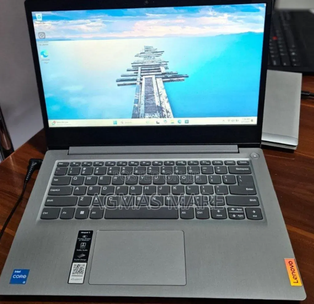 New Laptop Lenovo IdeaPad 300 8GB Intel Core i3 SSD 256GB