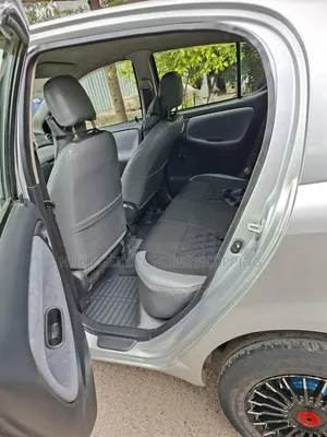 Toyota Vitz 2001 Silver