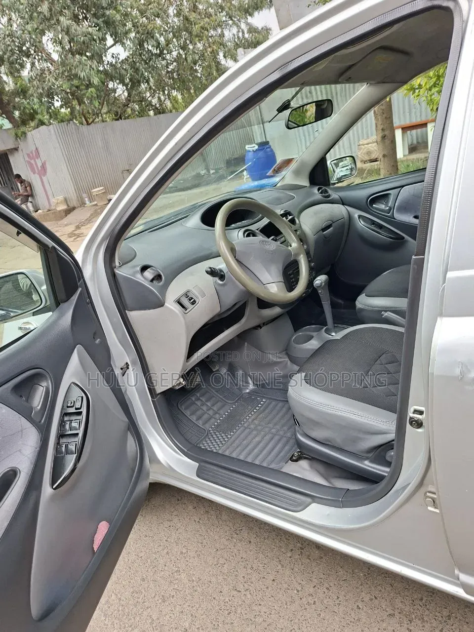 Toyota Vitz 2001 Silver