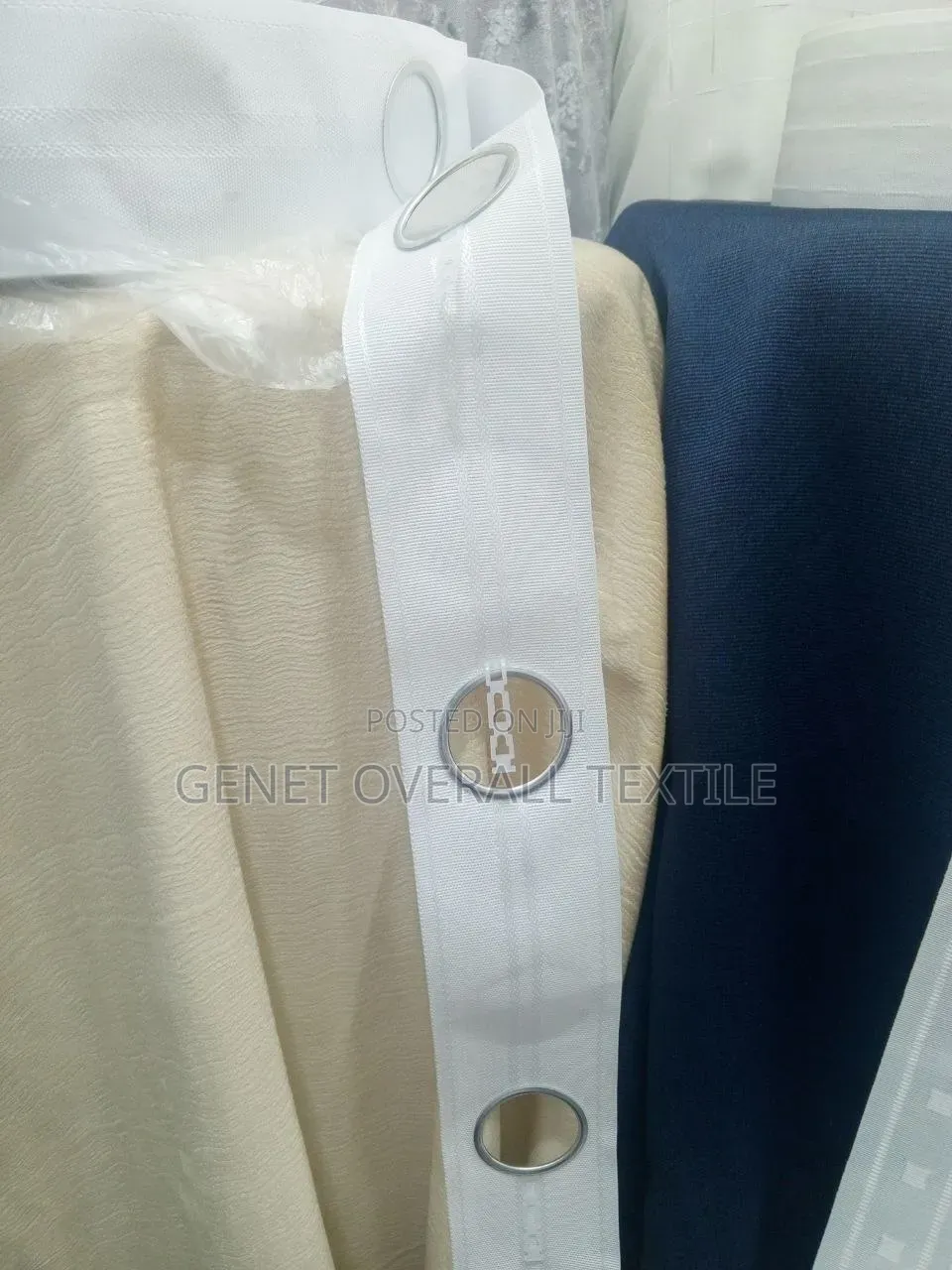 Curtain መጋረጆች
