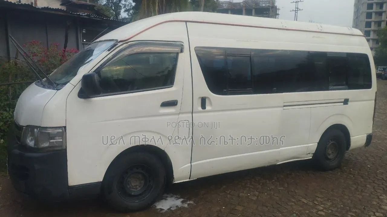 Toyota HiAce 2006 White