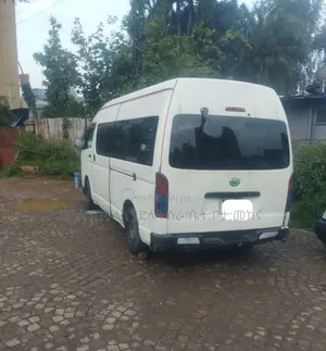 Toyota HiAce 2006 White
