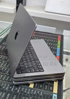New Laptop Apple MacBook 32GB SSD 512GB
