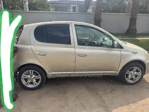 Toyota Vitz 1.0 FWD 3dr 2002 Gold