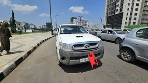 Toyota Hilux 2010 White