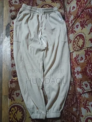 ኖርማል ትታዎች እና ባጊ ቱታዎች አሉን