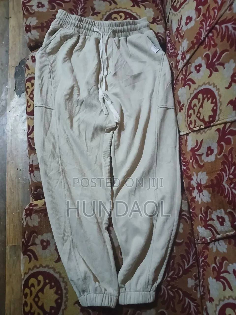 ኖርማል ትታዎች እና ባጊ ቱታዎች አሉን