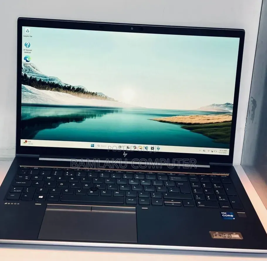 New Laptop HP ZBook Firefly G8 32GB Intel Core i7 SSD 512GB
