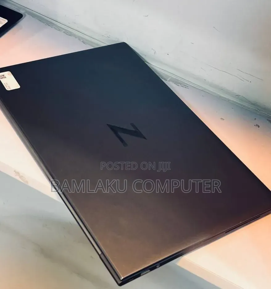 New Laptop HP ZBook Firefly G8 32GB Intel Core i7 SSD 512GB