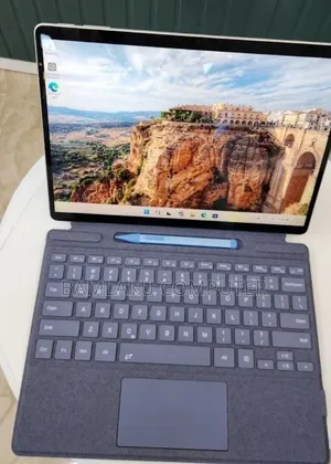 New Laptop Microsoft Surface Pro 9 16GB Intel Core i7 SSD 512GB