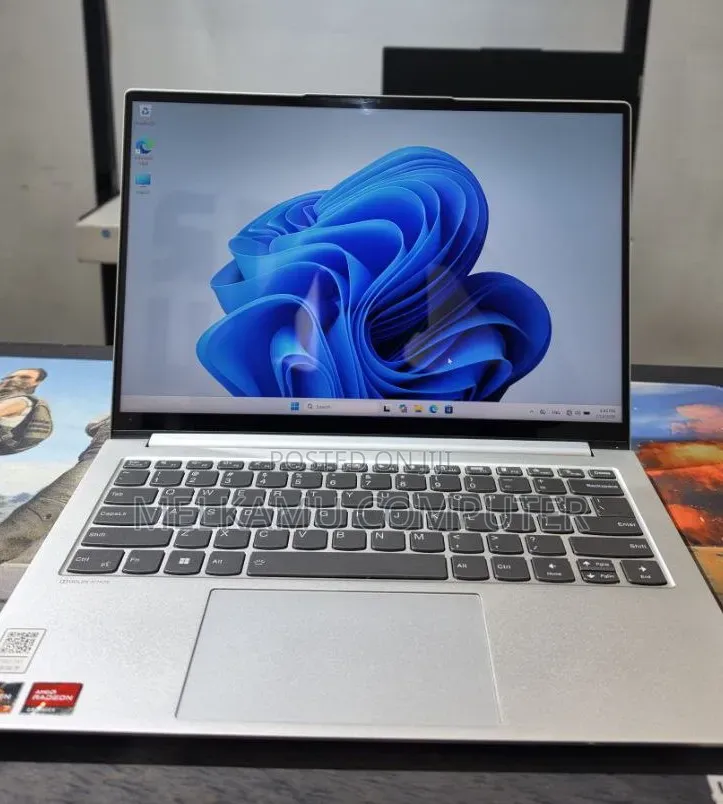 New Laptop Lenovo IdeaPad Flex 14 16GB AMD Ryzen 7 SSD 512GB