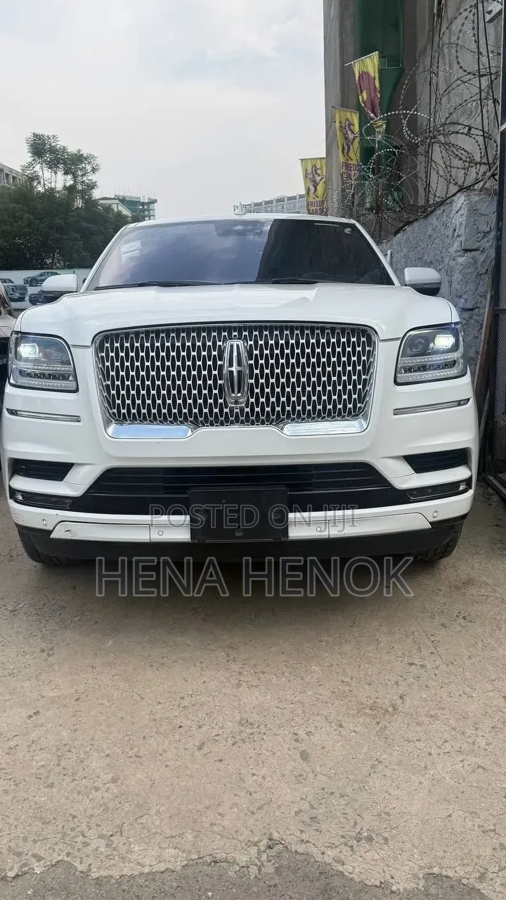 Lincoln Navigator 2021 White