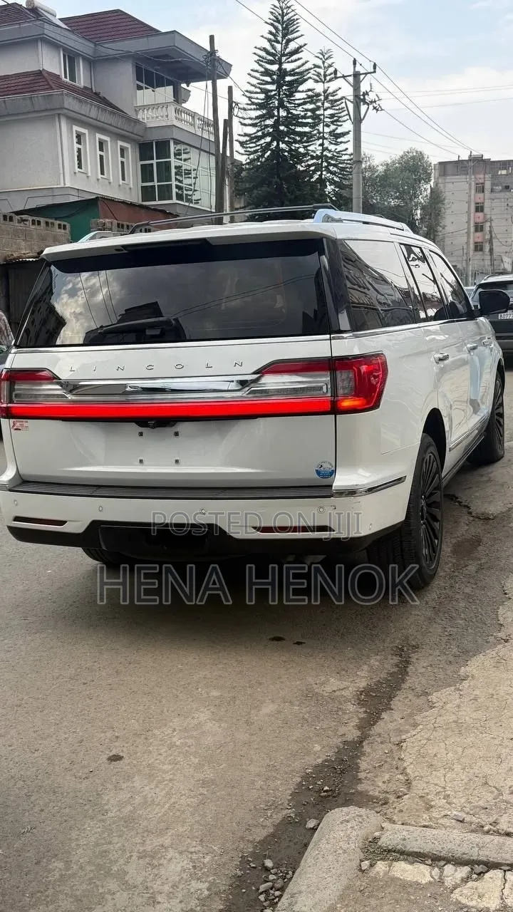 Lincoln Navigator 2021 White