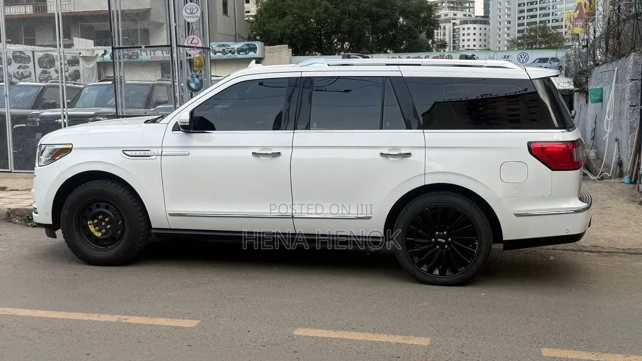 Lincoln Navigator 2021 White