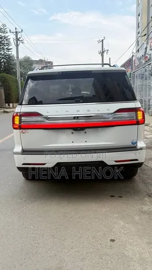 Lincoln Navigator 2021 White
