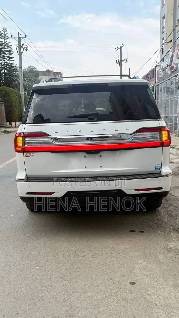 Lincoln Navigator 2021 White