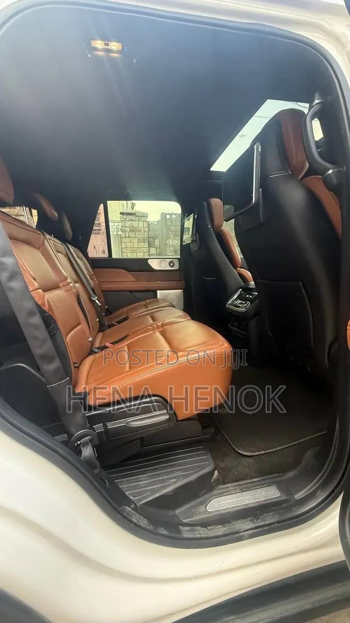 Lincoln Navigator 2021 White