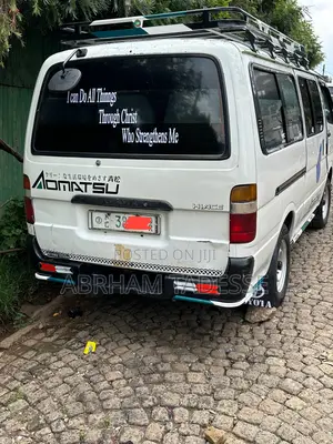 Toyota HiAce 2003 White