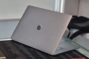New Laptop Apple MacBook Pro 2018 32GB Intel Core i7 SSD 1T
