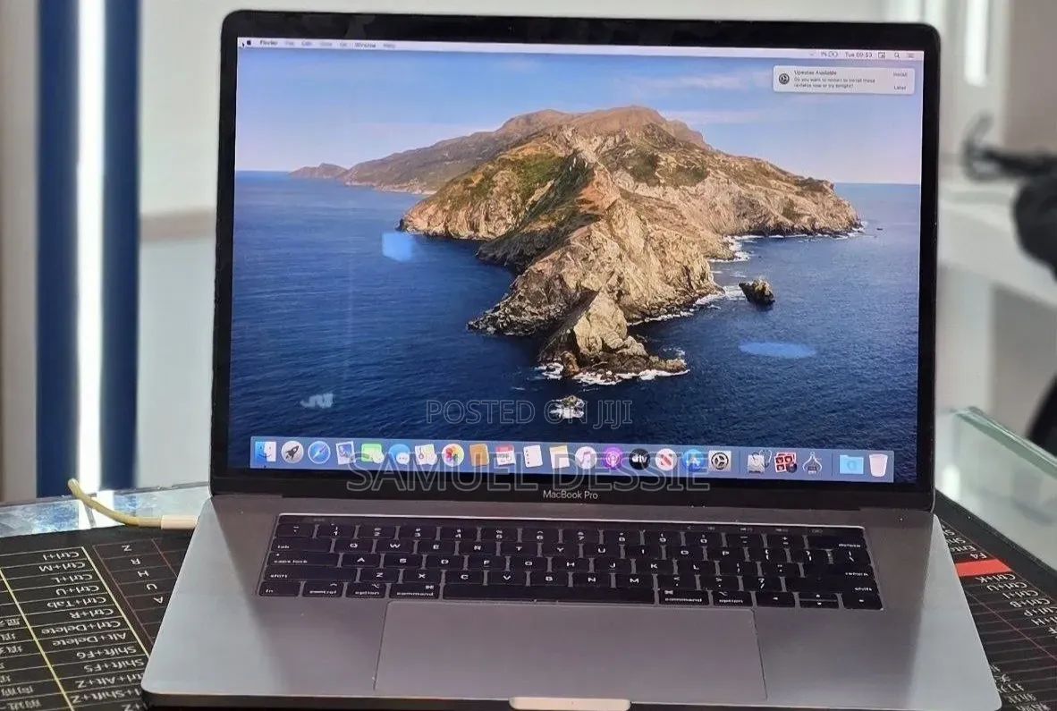 New Laptop Apple MacBook Pro 2018 32GB Intel Core i7 SSD 1T