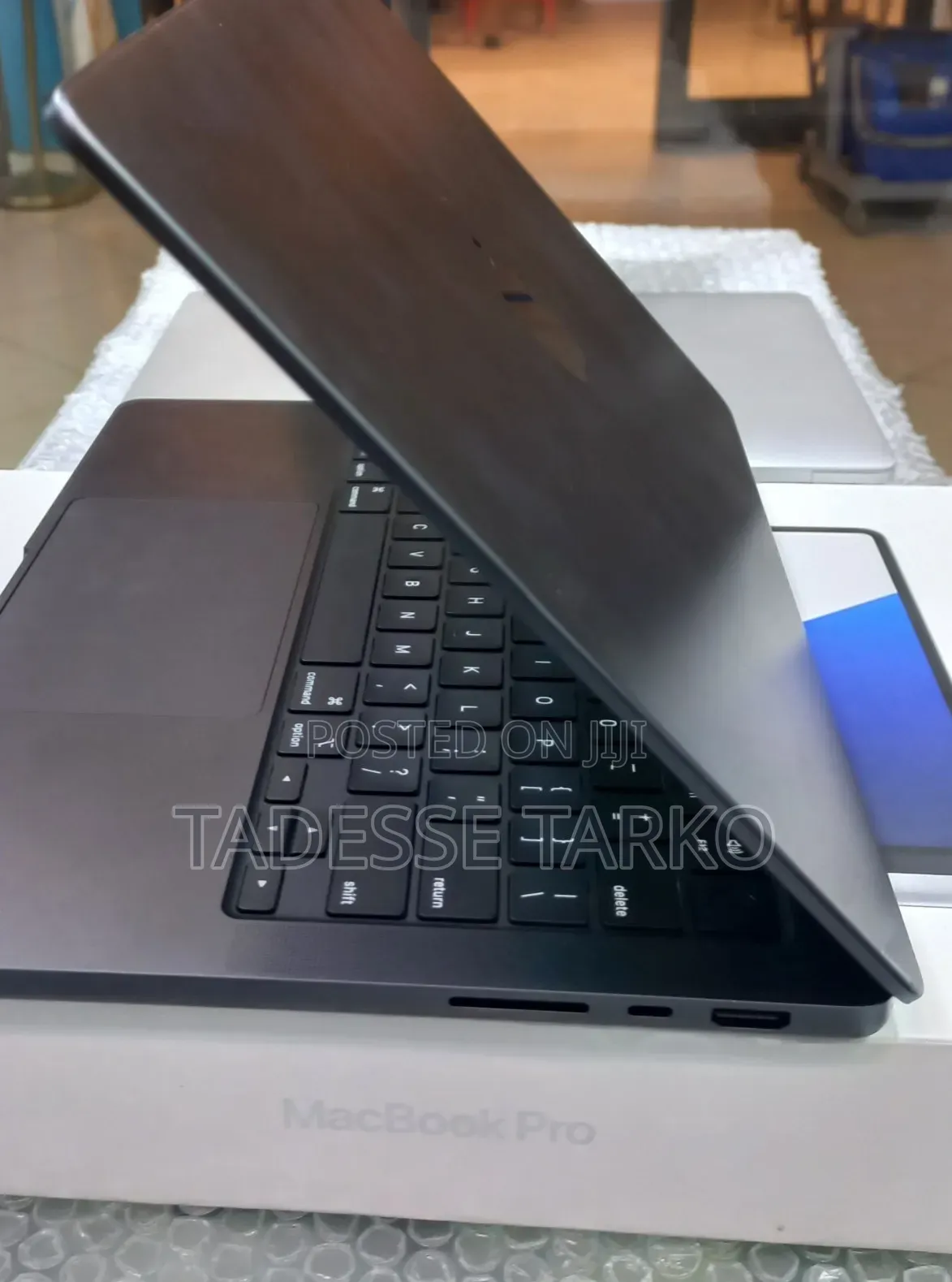 New Laptop Apple MacBook Pro 2025 M5 16GB Apple M5 Pro SSD 512GB