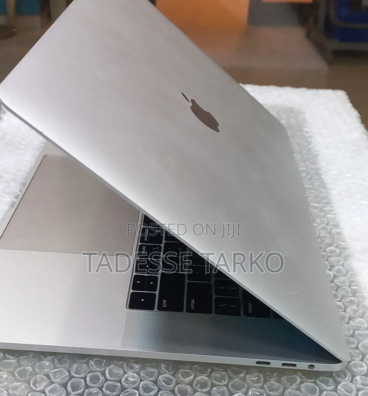 New Laptop Apple MacBook Pro 2018 16GB Intel Core i7 SSD 256GB