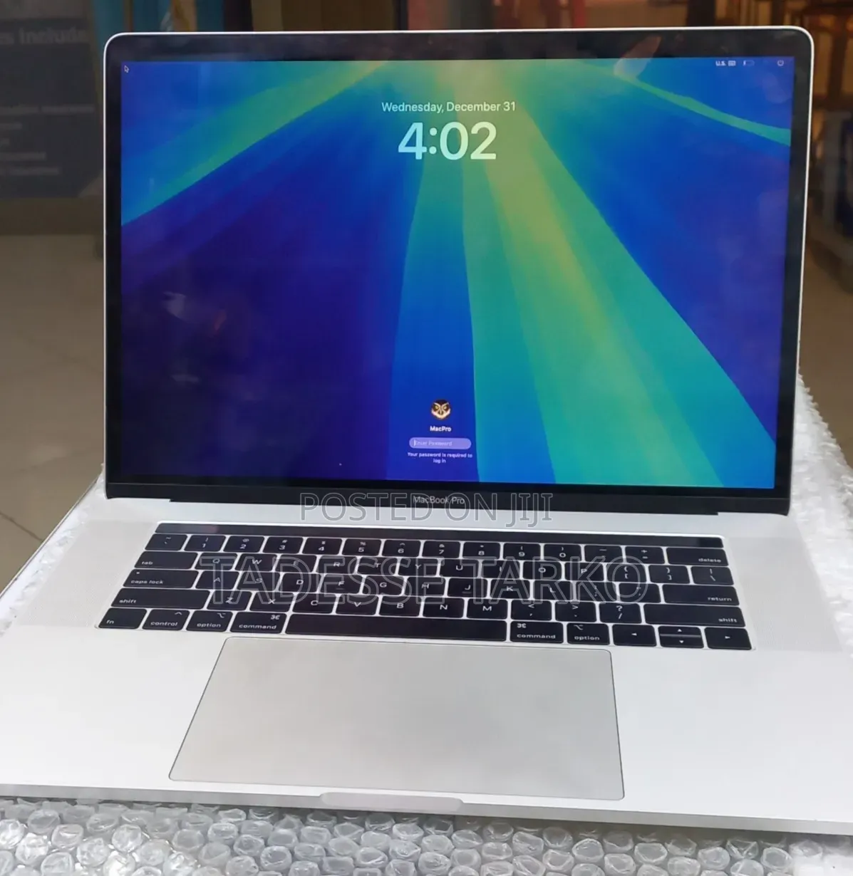 New Laptop Apple MacBook Pro 2018 16GB Intel Core i7 SSD 256GB