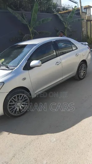 Toyota Belta 2006 Gray