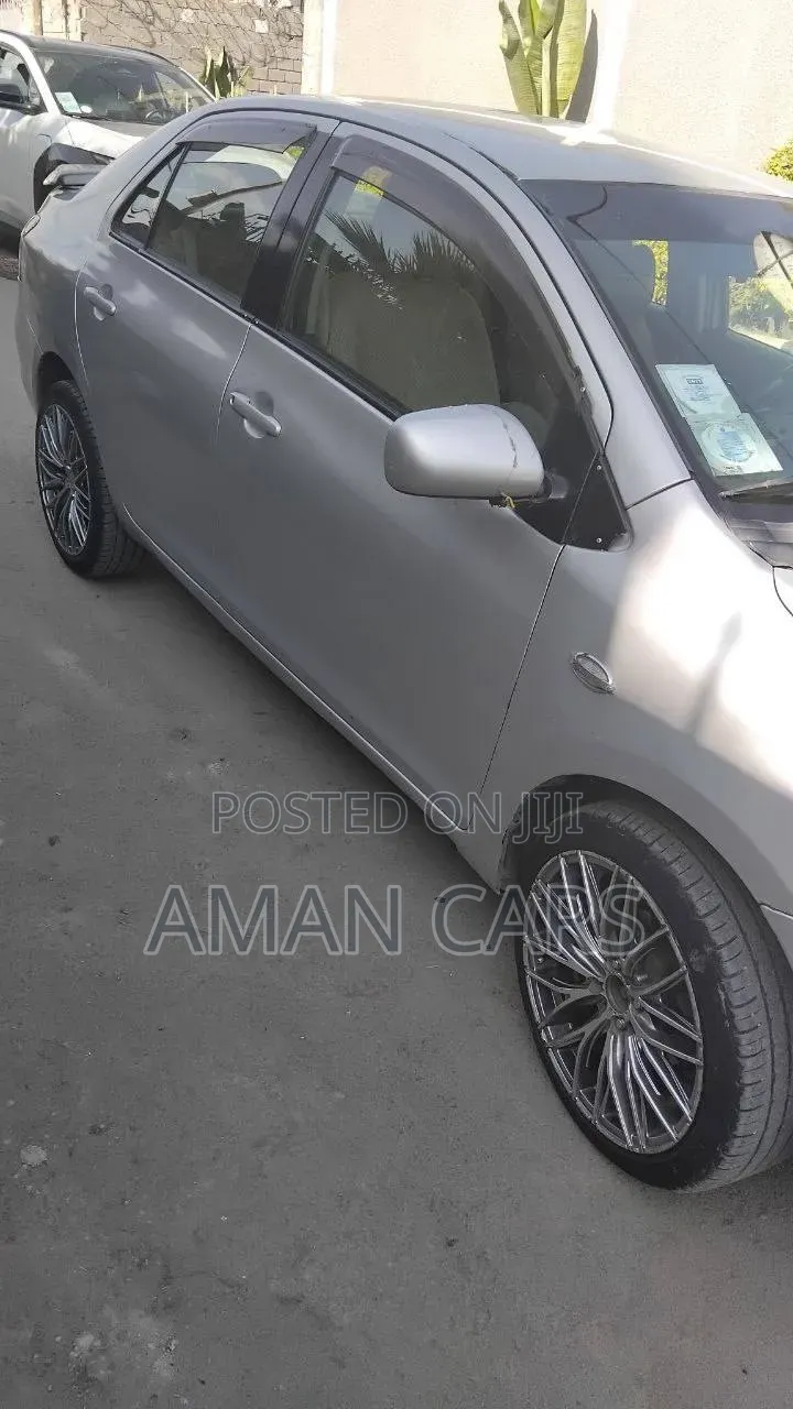 Toyota Belta 2006 Gray