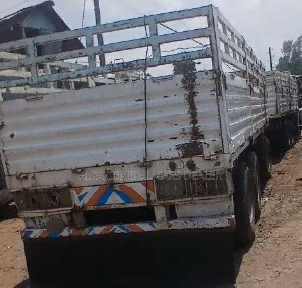 2012 Iveco ኦባማ ከነተሳቢው 61ሺ ታርጋ