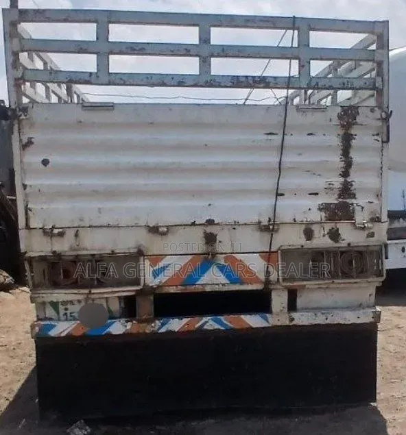 2012 Iveco ኦባማ ከነተሳቢው 61ሺ ታርጋ